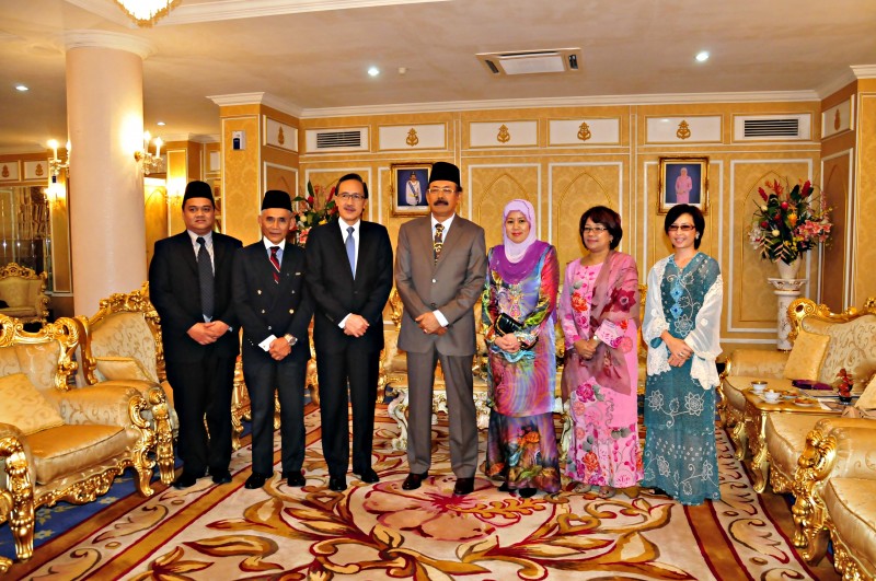Sabah Fest 2012 organizing committee at the State Palace