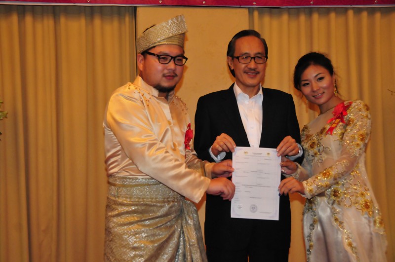 China couple tied the knot in Sabah